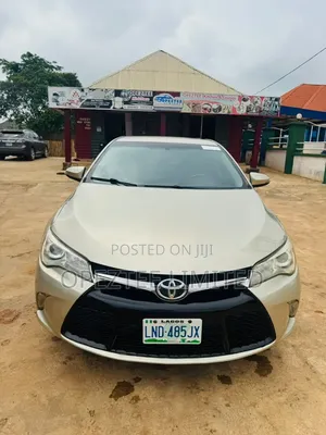 Toyota Camry 2017 Gold