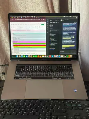Laptop Apple MacBook Pro 2017 16GB Intel Core i7 SSD 512GB