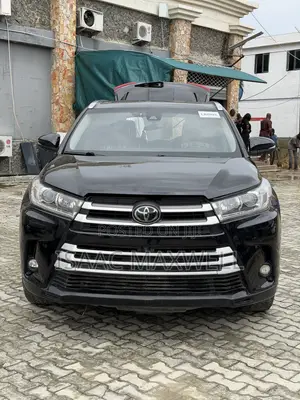 Toyota Highlander XLE 4x4 V6 (3.5L 6cyl 8A) 2018 Black