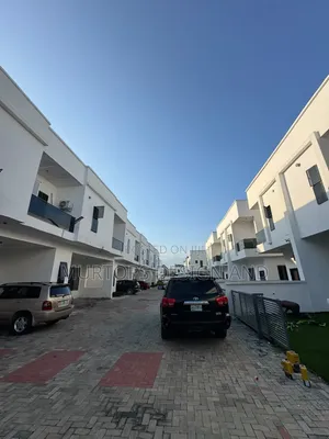 4bdrm Duplex in Lekki Phase 2 for sale