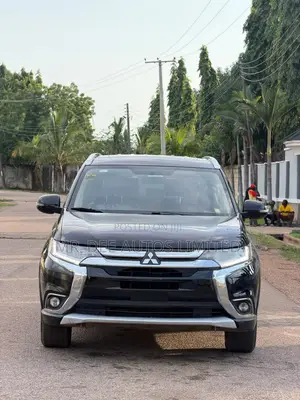 Mitsubishi Outlander 2016 Black