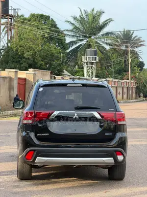 Mitsubishi Outlander 2016 Black