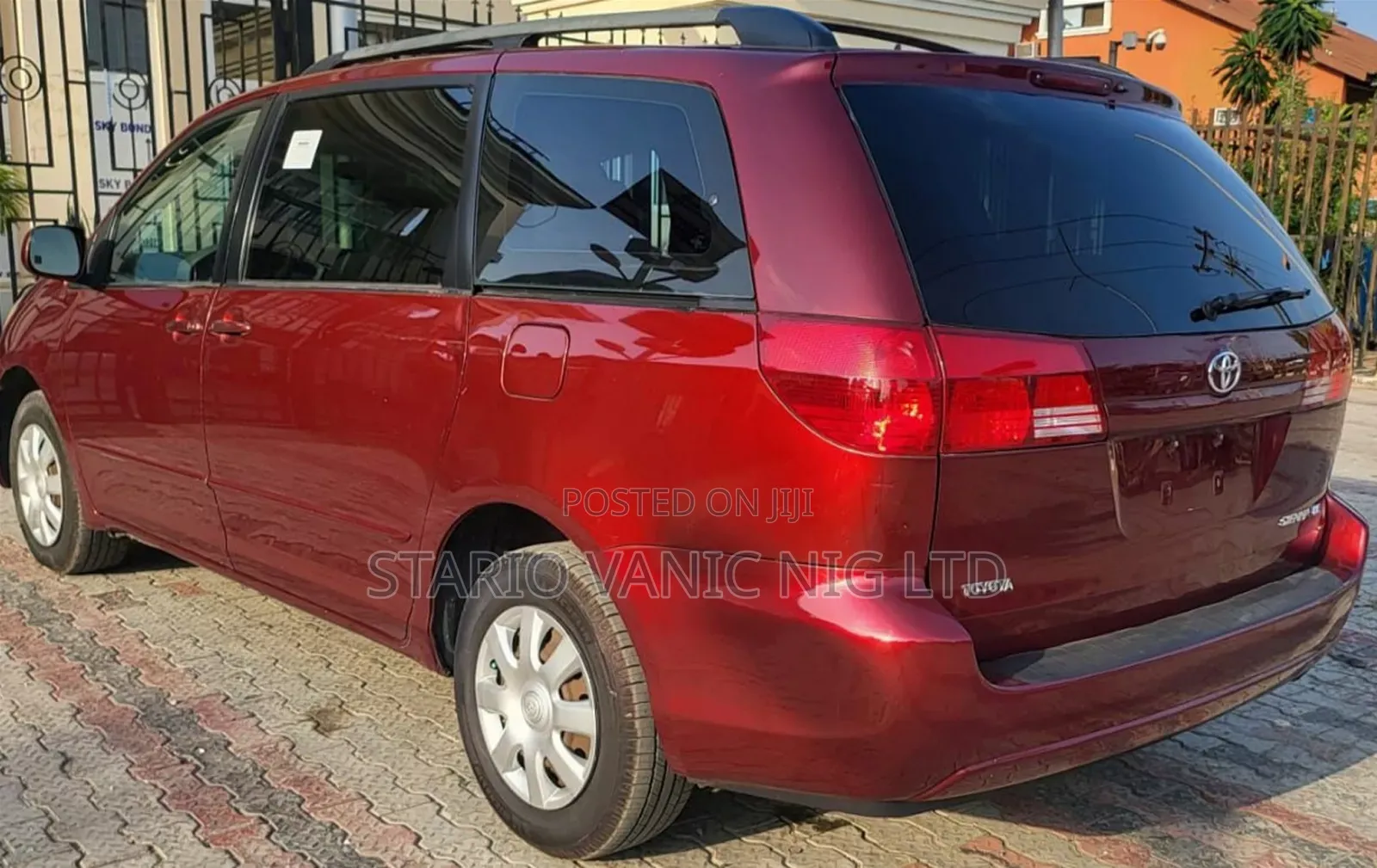 Toyota Sienna 2005 Red