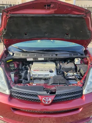 Toyota Sienna 2005 Red