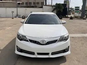 Toyota Camry SE Sport 4dr Sedan (2.5L 4cyl 6A) 2014 White