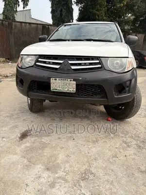 Mitsubishi L200 2010 White