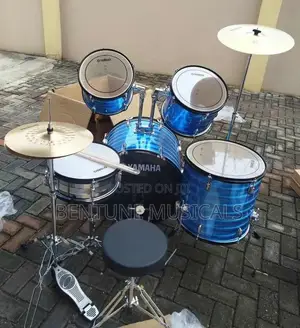 Complete Yamaha 5 Pieces Drum Set
