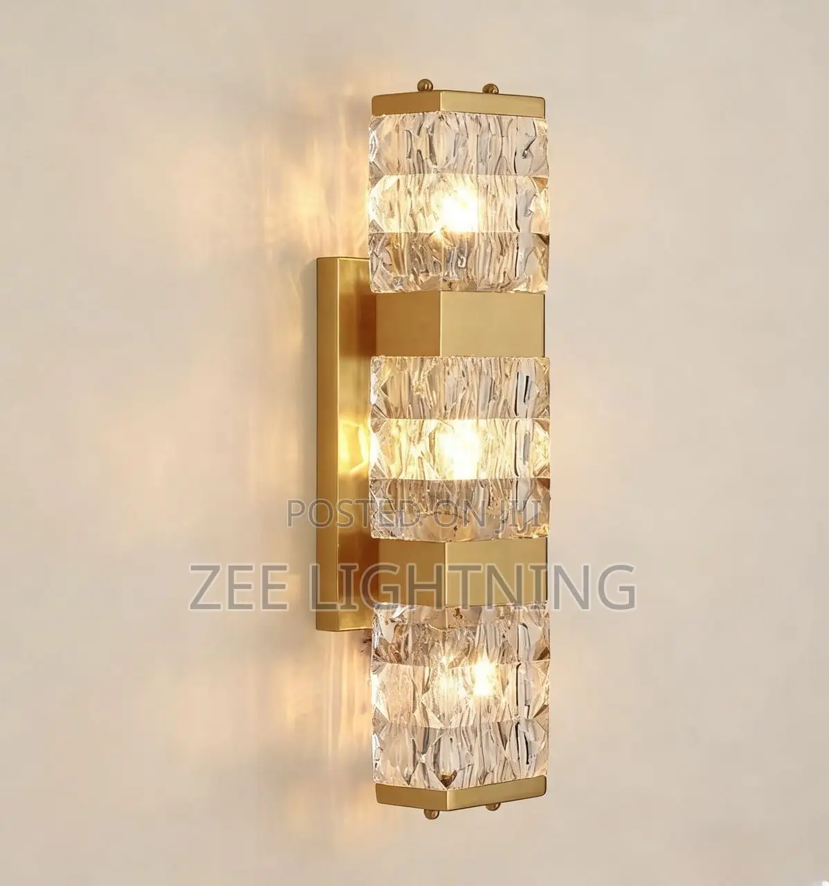Crystal Body LED Wall Bracket (Black and Gold)