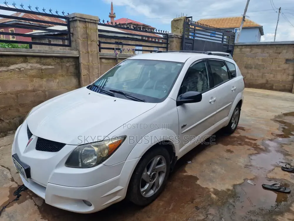 Pontiac Vibe Automatic 2004 White