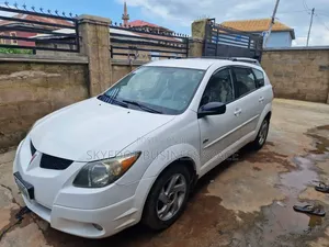 Pontiac Vibe Automatic 2004 White
