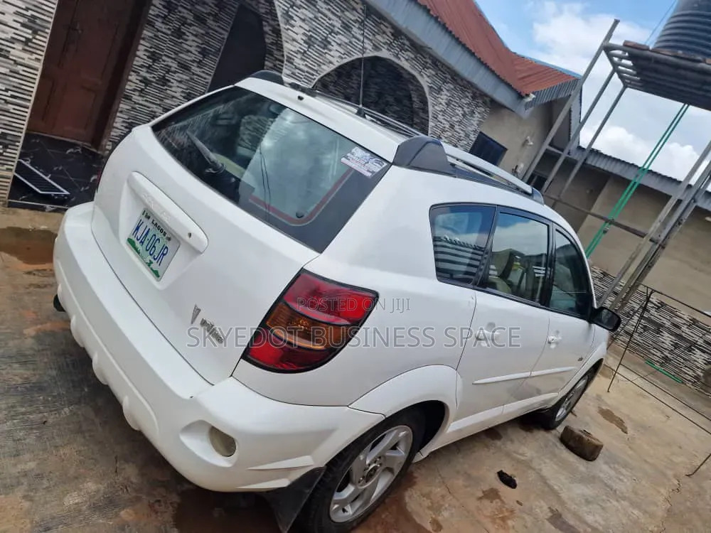 Pontiac Vibe Automatic 2004 White