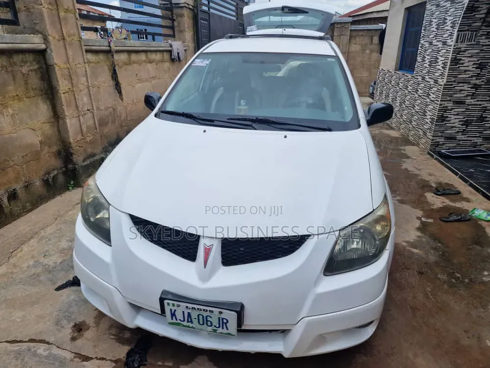 Pontiac Vibe Automatic 2004 White