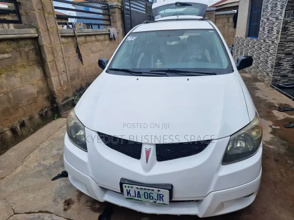 Pontiac Vibe Automatic 2004 White