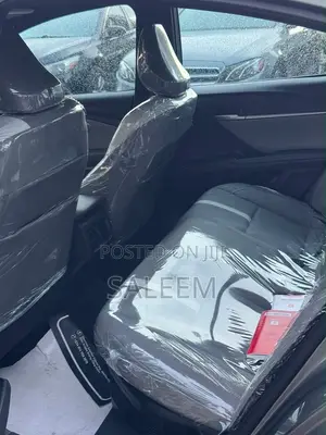 Toyota Camry SE 2025 Silver