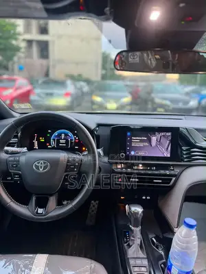 Toyota Camry SE 2025 Silver