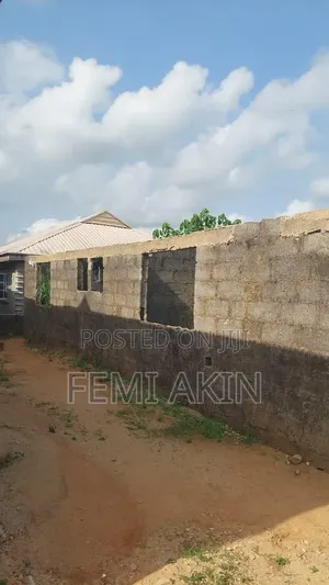 1bdrm Room & Parlour in Agric for sale