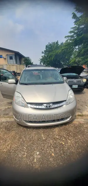 Toyota Sienna XLE Limited AWD 2006 Gold