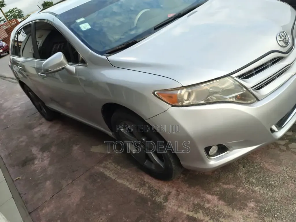 Toyota Venza Limited 2010 Silver