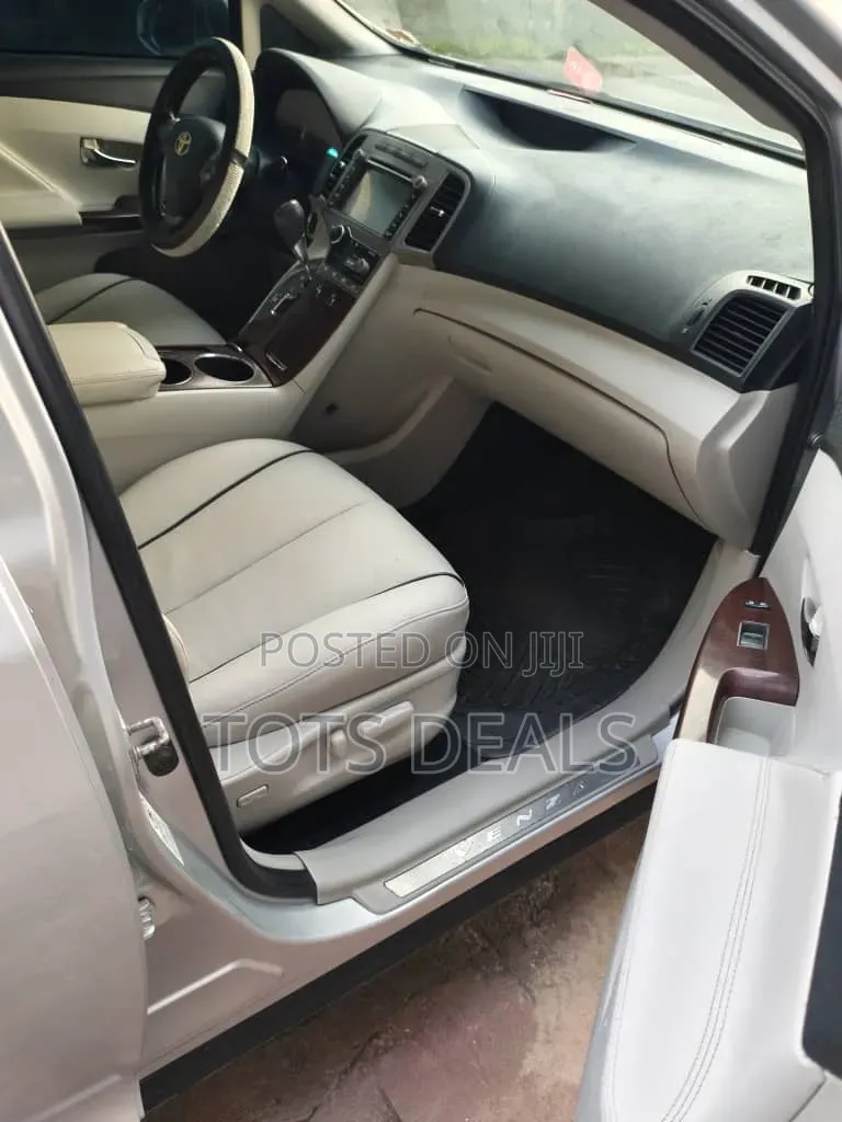 Toyota Venza Limited 2010 Silver