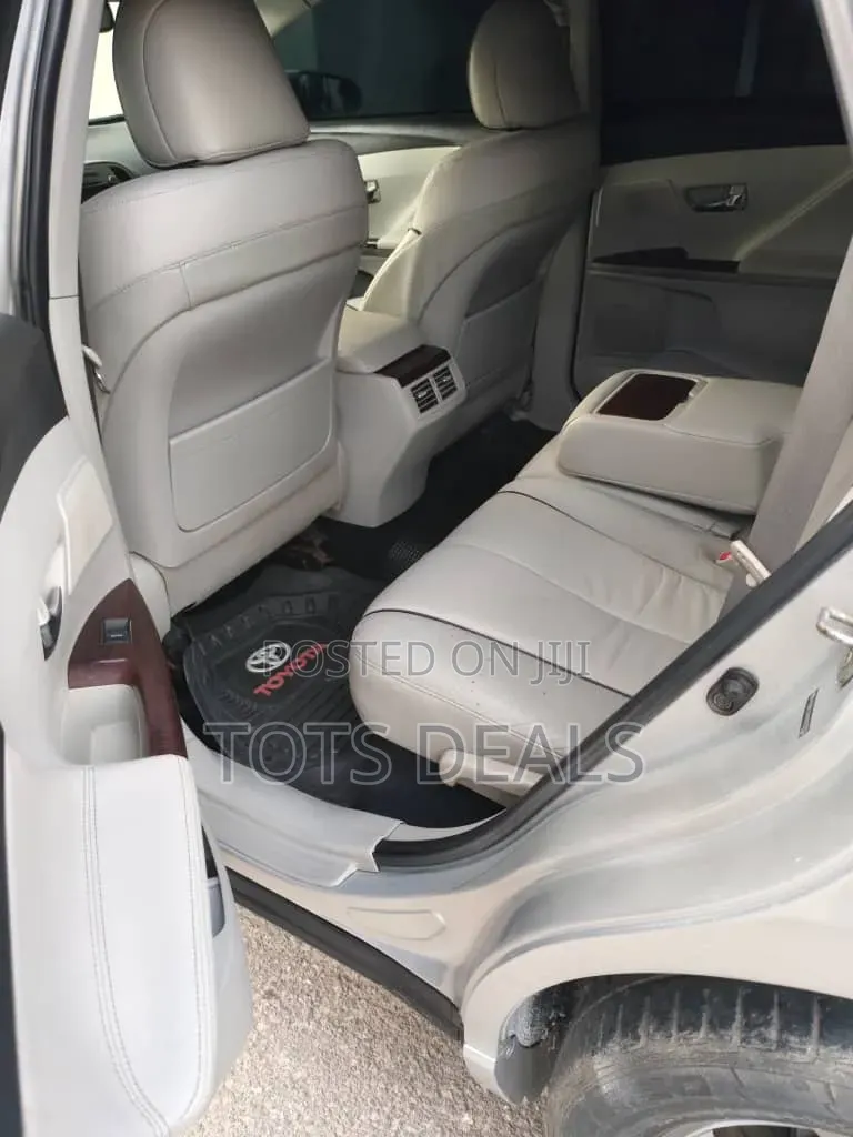 Toyota Venza Limited 2010 Silver