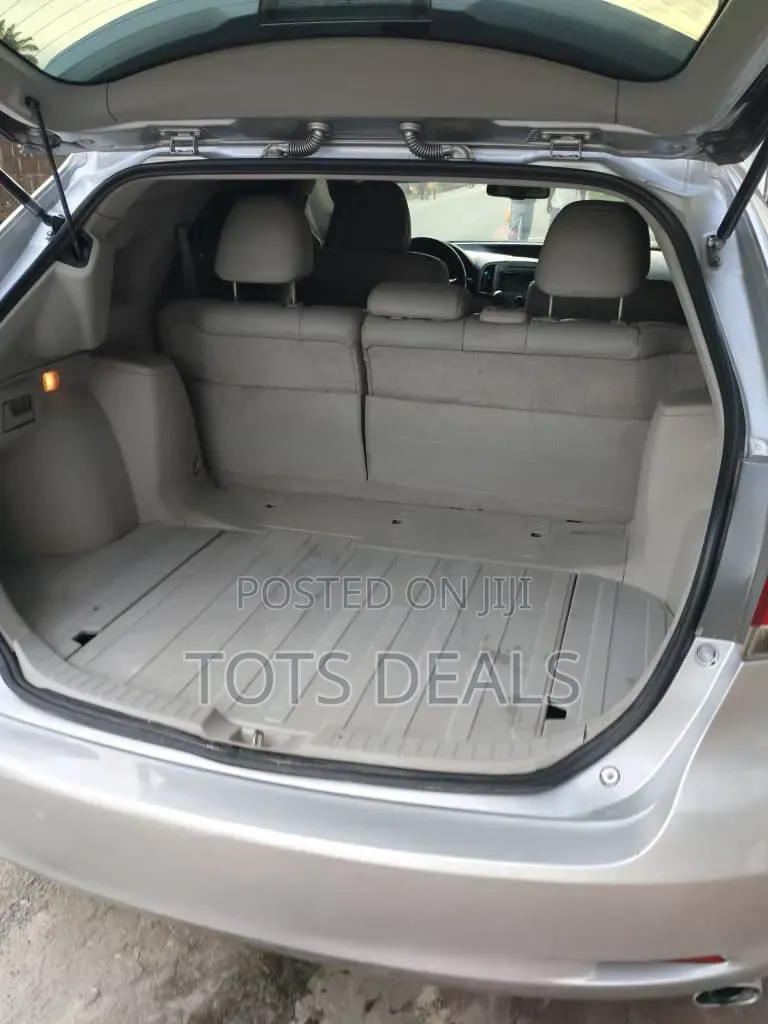 Toyota Venza Limited 2010 Silver