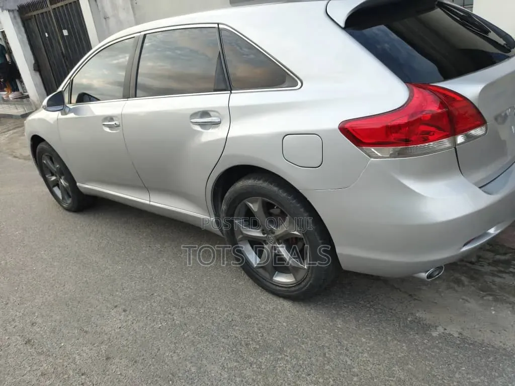 Toyota Venza Limited 2010 Silver