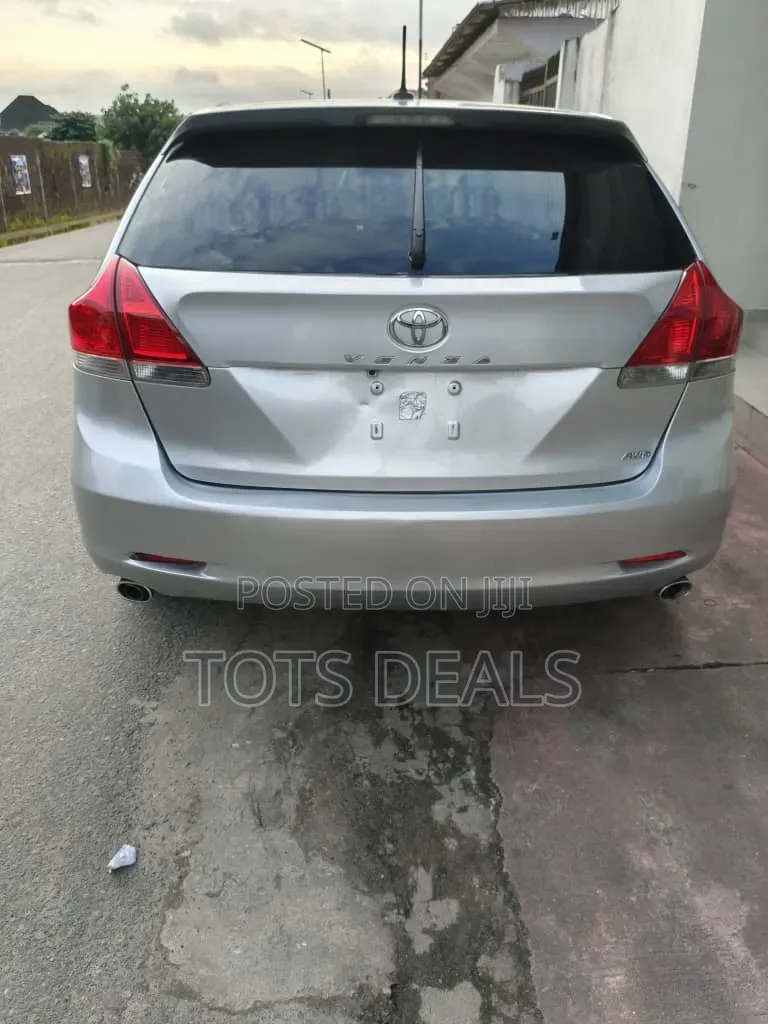 Toyota Venza Limited 2010 Silver