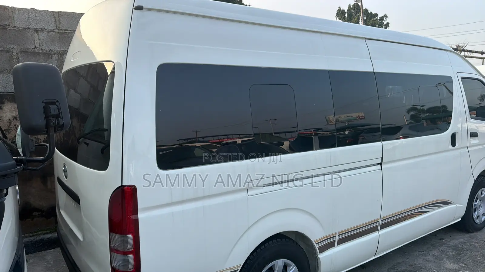 Toyota HiAce 2015 White