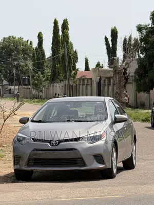 Toyota Corolla LE 4dr Sedan (1.8L 4cyl CVT) 2015