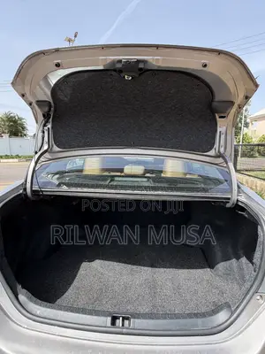 Toyota Corolla LE 4dr Sedan (1.8L 4cyl CVT) 2015