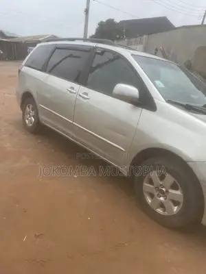 Toyota Sienna 2005 Silver