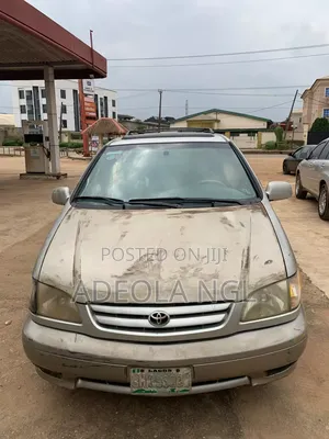 Toyota Sienna 2001 Gold