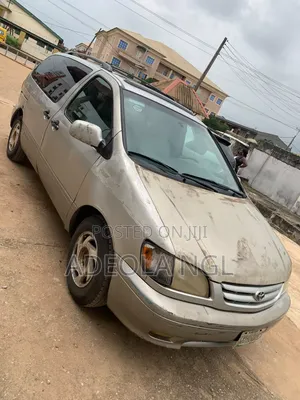 Toyota Sienna 2001 Gold