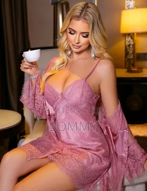 Sexy Lacy French Palace-Style v-Neck Robe