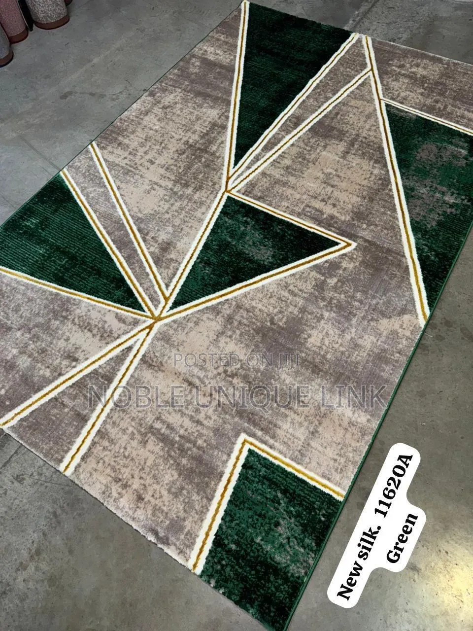 7×10 Center Rug