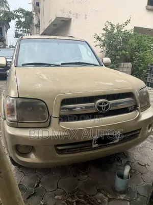 Toyota Sequoia SR5 4dr SUV 4WD (4.7L 8cyl 5A) 2006 Gold