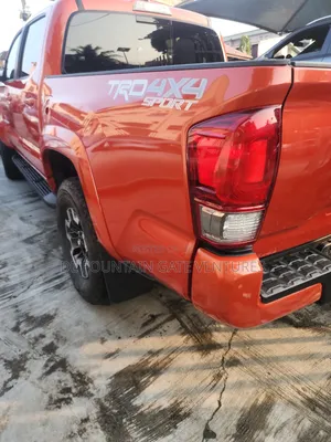 Toyota Tacoma 2017 Orange