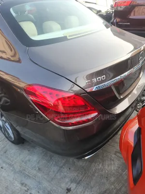 Mercedes-Benz C300 2016 Brown