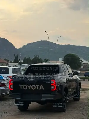 New Toyota Hilux 2025 Black