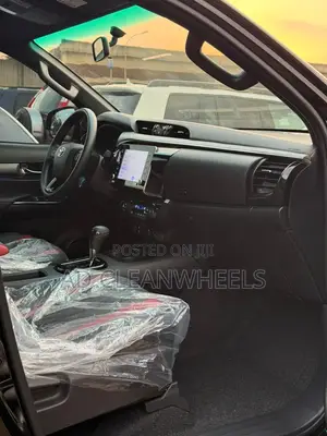 New Toyota Hilux 2025 Black