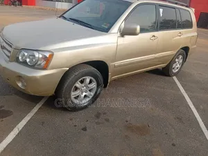 Toyota Highlander 2004 Gold