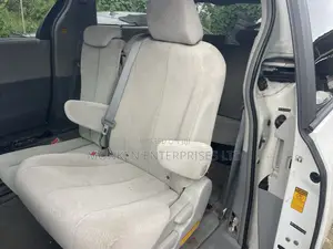 Toyota Sienna LE AWD 7-Passenger 2013 White