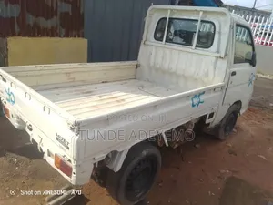 Daihatsu 2000 White
