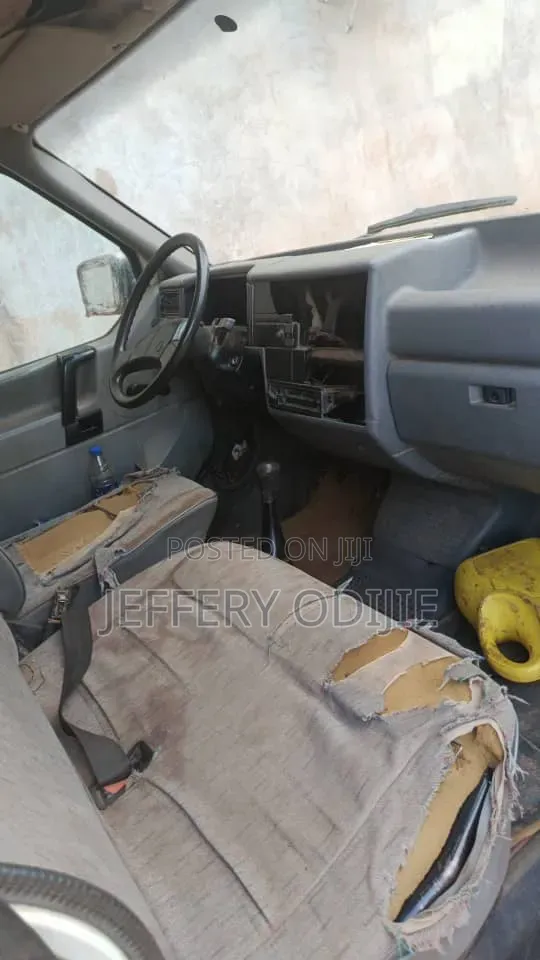 Volkswagen LT 2000 Yellow