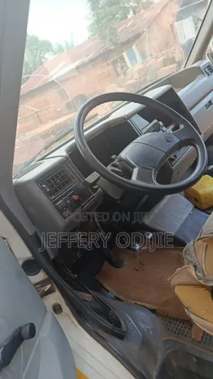 Volkswagen LT 2000 Yellow