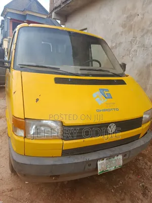 Volkswagen LT 2000 Yellow