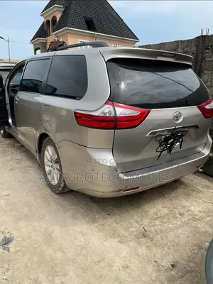 Toyota Sienna 2015 Gold