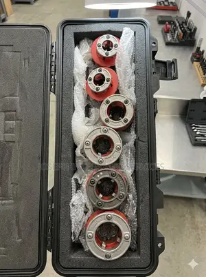 RIDGID Manual Ratchet Pipe Threader Set