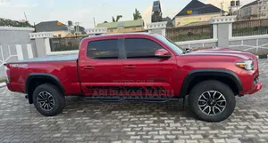 Toyota Tacoma 2022 Red