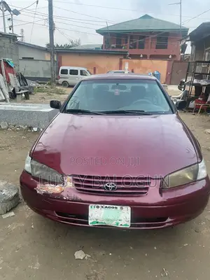 Toyota Camry LE 4dr Sedan (2.2L 4cyl 4A) 2000 Red